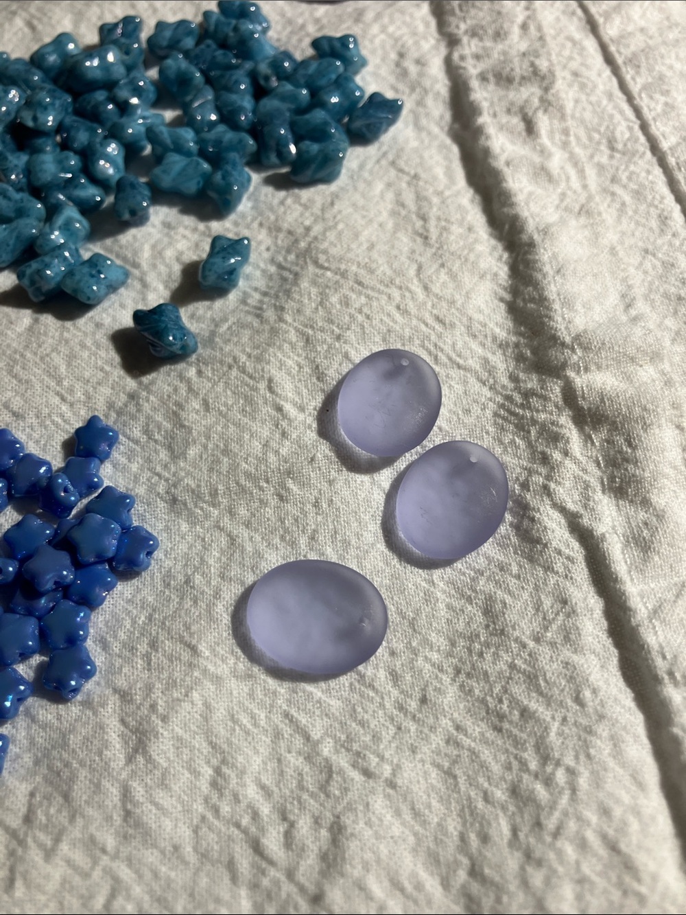 Assorted Blue Glass and Resin Bead Lot - Picture 7 of 12